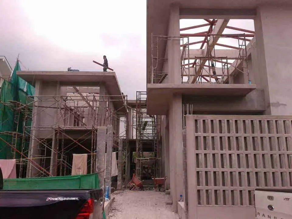 งานเจาะเสียบเหล็กเสริมโครงสร้างในงานต่อเติมบ้านพัก
